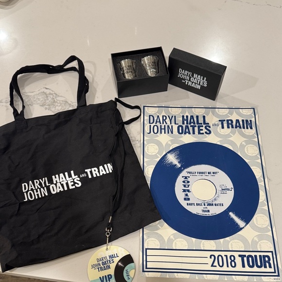 Daryl Hall & John Oates and Train 2018 Tour Merchandise Set